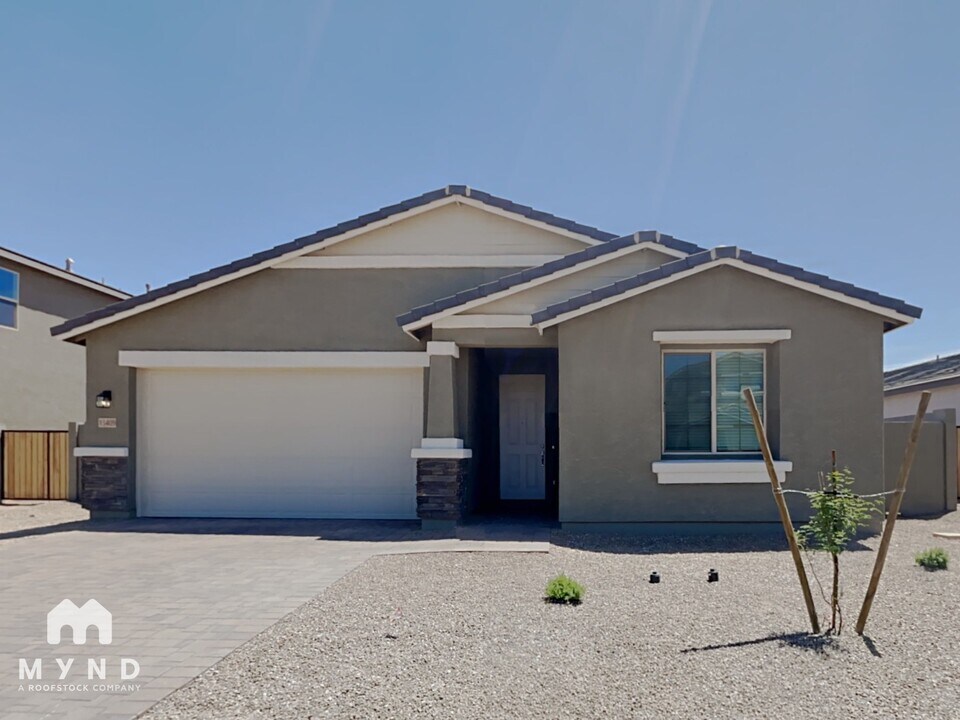 13409 W Tether Trail in Peoria, AZ - Building Photo