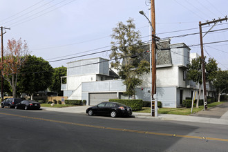 Anaheim Park South in Anaheim, CA - Building Photo - Building Photo