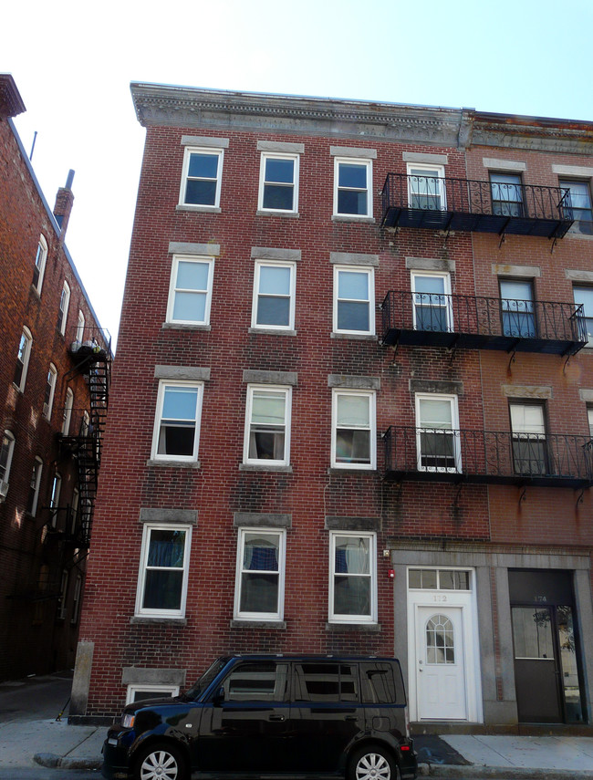 172 Cottage St in East Boston, MA - Foto de edificio - Building Photo