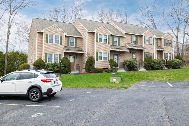 Royal Oaks in Methuen, MA - Foto de edificio - Building Photo