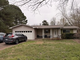 2219 W Ora Dr in Fayetteville, AR - Building Photo