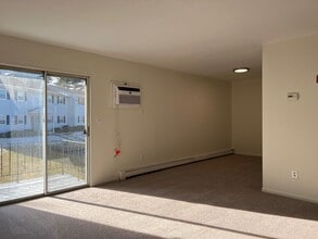 6 Yew Ct, Unit G in Fishkill, NY - Building Photo - Building Photo