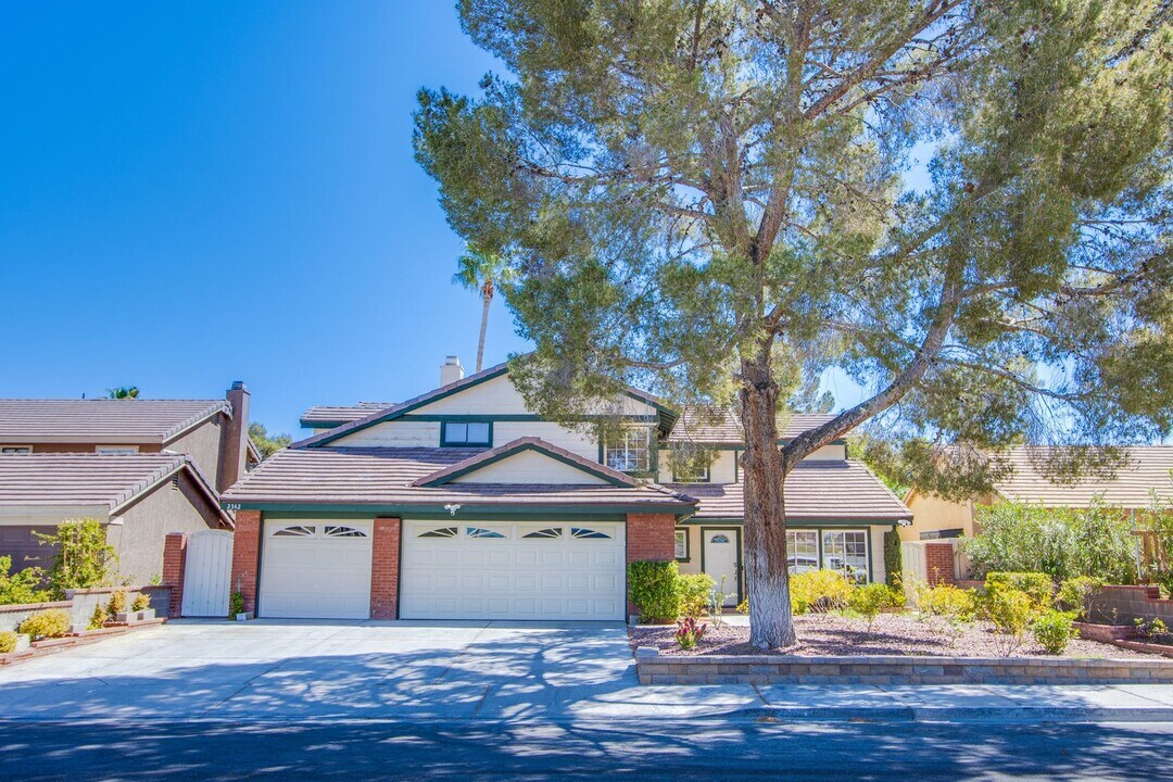 2342 Viewcrest Rd in Henderson, NV - Building Photo