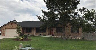 1211 Meadow Ridge Ln in South Jordan, UT - Building Photo