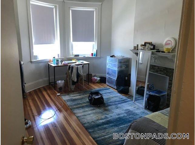 1375 Commonwealth Ave in Boston, MA - Building Photo - Building Photo
