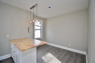 623 Riddle Rd, Unit 2 in Cincinnati, OH - Building Photo - Building Photo