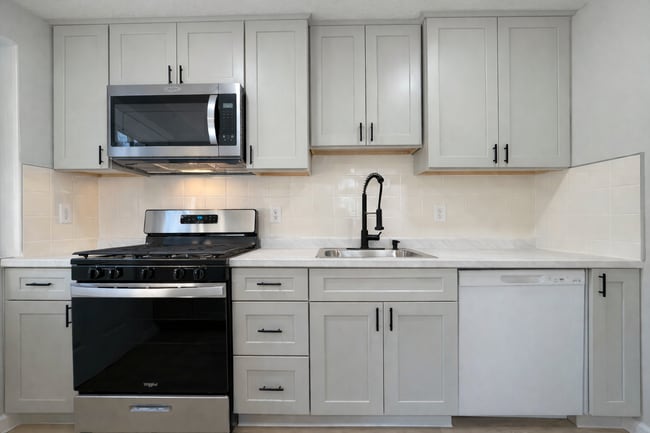 1063 Tacoma St in New Bedford, MA - Building Photo - Building Photo