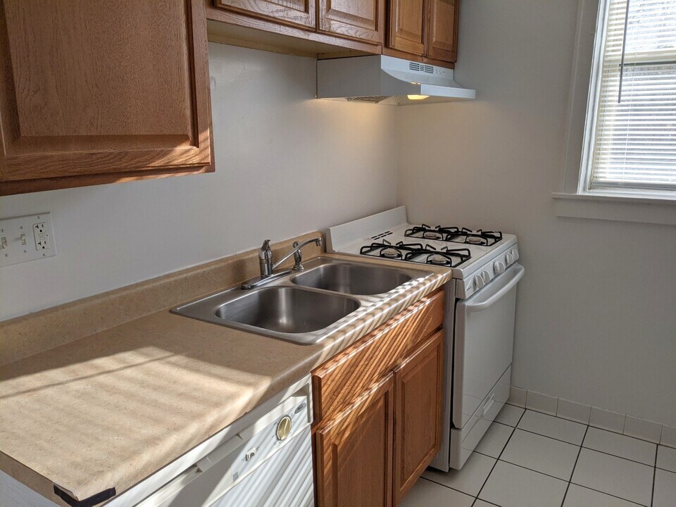 902 Reba Pl, Unit 10-1N in Evanston, IL - Foto de edificio