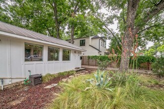 64 Comal St in Austin, TX - Building Photo - Building Photo