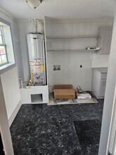 208 W 2nd St-Unit -1 in Sweeny, TX - Foto de edificio - Building Photo