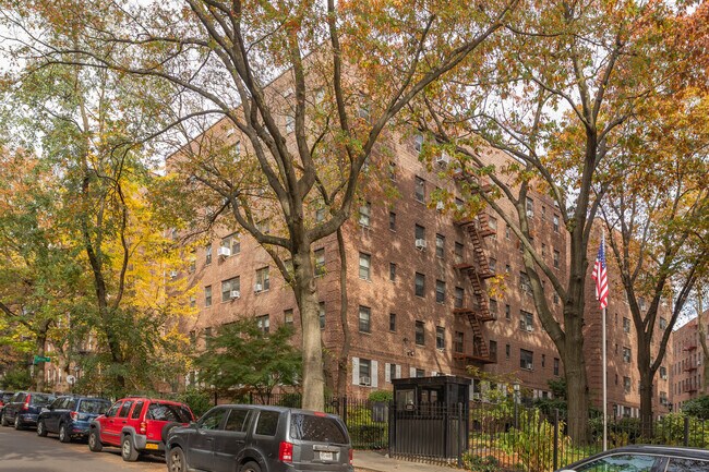 83-75 118th St in Kew Gardens, NY - Building Photo - Building Photo