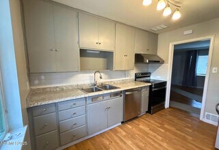 320 W Plumb Ln in Reno, NV - Building Photo - Building Photo