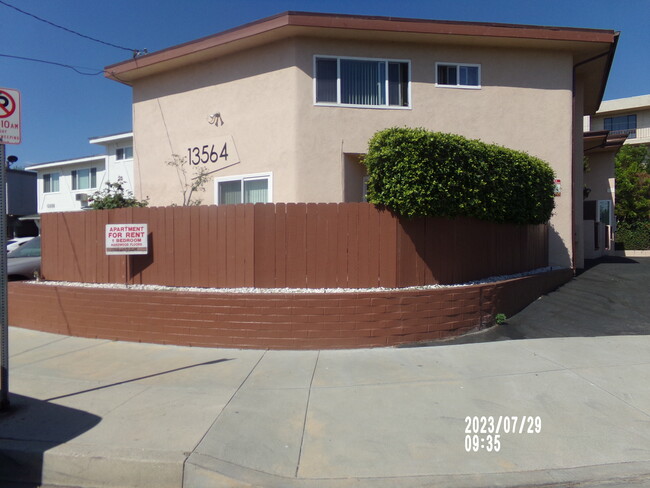 13564 Rye in Sherman Oaks, CA - Foto de edificio - Building Photo