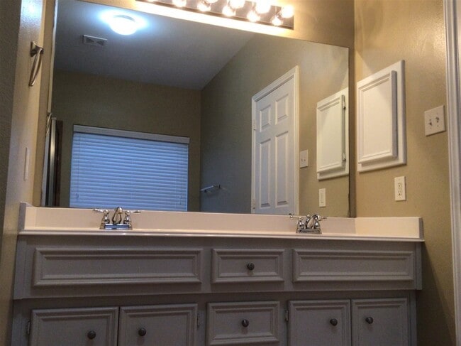 2718 Lakecrest Way Dr