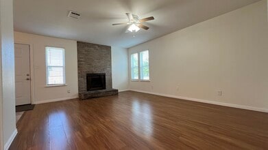 716 - 718 N Cooper St, Unit 1 in Arlington, TX - Foto de edificio - Building Photo