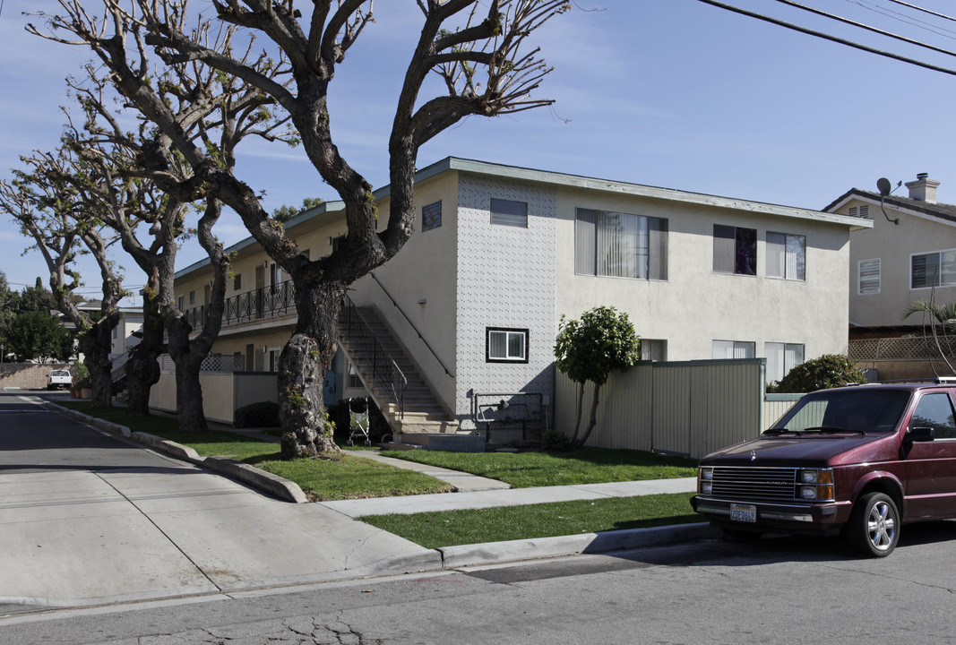 126 Monte Vista in Costa Mesa, CA - Foto de edificio