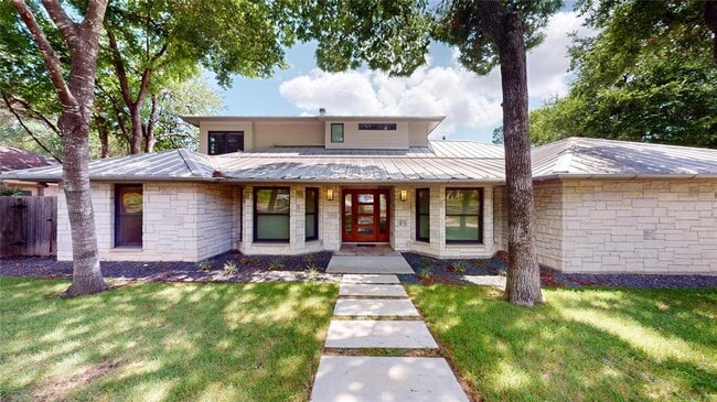 3102 Foxfire Dr