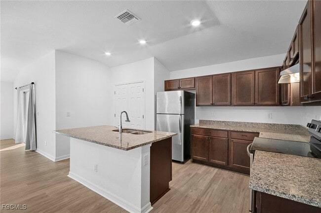 343 Reeves St in Lehigh Acres, FL - Building Photo - Building Photo