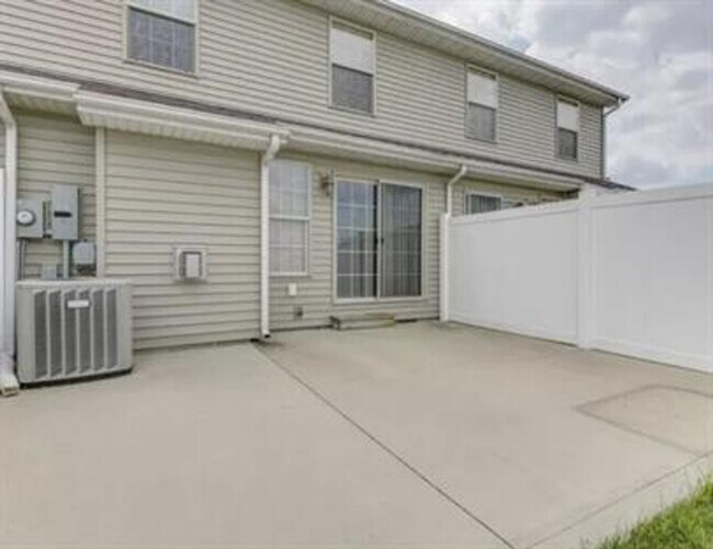 3446 Stoneway Ct in Champaign, IL - Building Photo - Building Photo