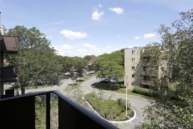 Leisure Lane Apartments in Stoneham, MA - Foto de edificio - Building Photo