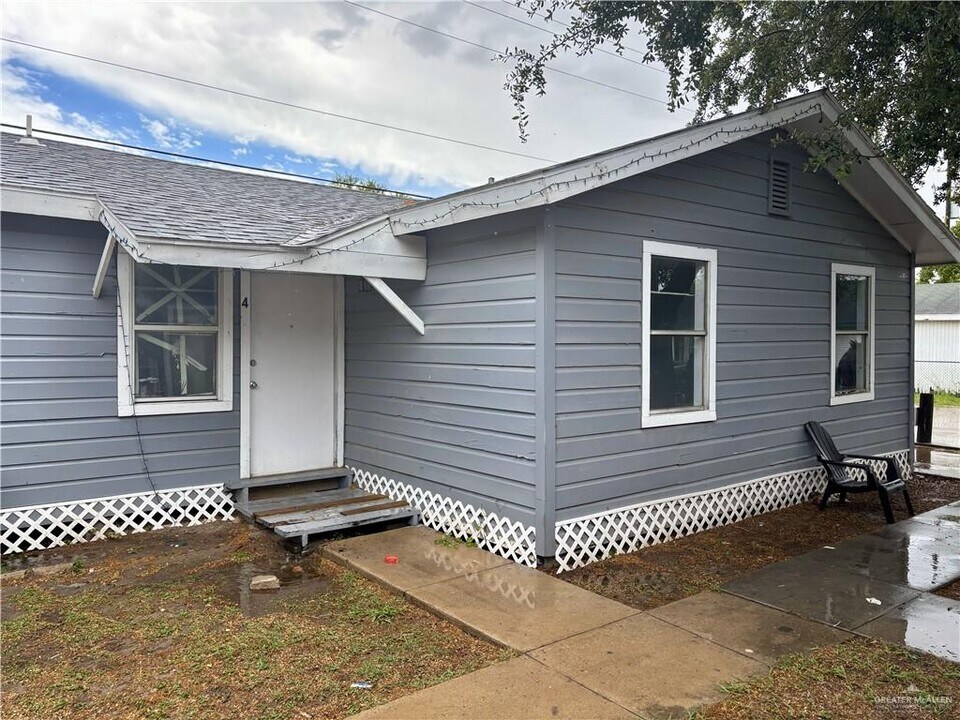 1007 W St Charles St in Brownsville, TX - Building Photo
