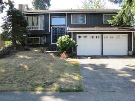 12513 NE 148th St in Woodinville, WA - Building Photo