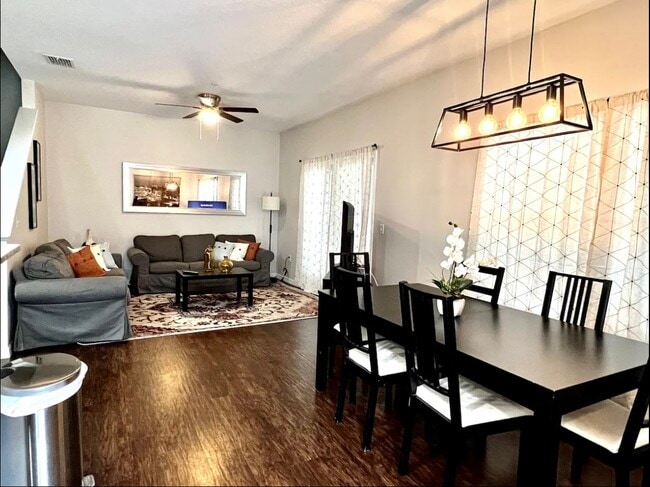 5360 Diplomat Ct in Kissimmee, FL - Foto de edificio - Building Photo