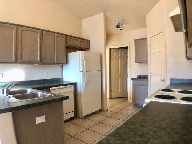 4905 Kingsway Dr in Farmington, NM - Building Photo - Building Photo