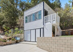 4953 Mt Royal Dr in Los Angeles, CA - Building Photo
