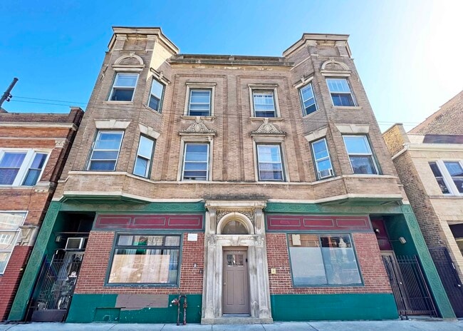 property at 2939 W Belmont Ave