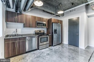 4800 Brown St in Philadelphia, PA - Building Photo