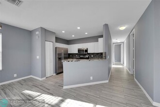 144 Evergrene Pkwy in Palm Beach Gardens, FL - Building Photo - Building Photo
