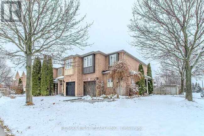1508 Pinecliff Rd in Oakville, ON - Building Photo - Building Photo