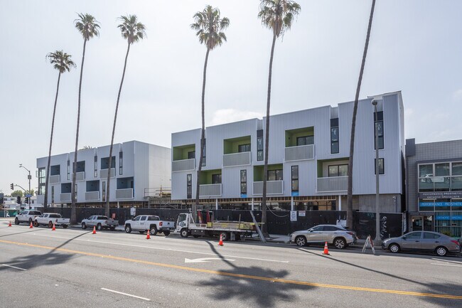 THE CHARLIE SM YALE in Santa Monica, CA - Building Photo - Building Photo