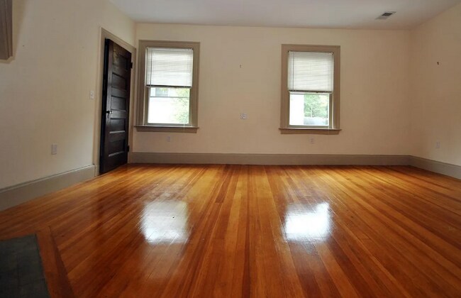58 Englewood Ave, Unit 2 in Boston, MA - Foto de edificio - Building Photo