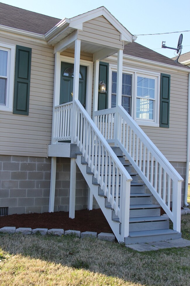 15 Freeman Dr in Poquoson, VA - Building Photo - Building Photo