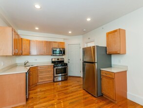 20 Moraine St, Unit 2 in Belmont, MA - Building Photo - Building Photo