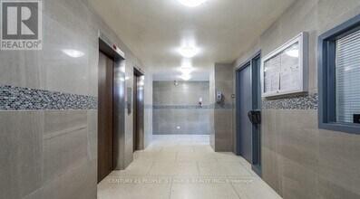 6161 Bathurst St in Toronto, ON - Building Photo - Building Photo