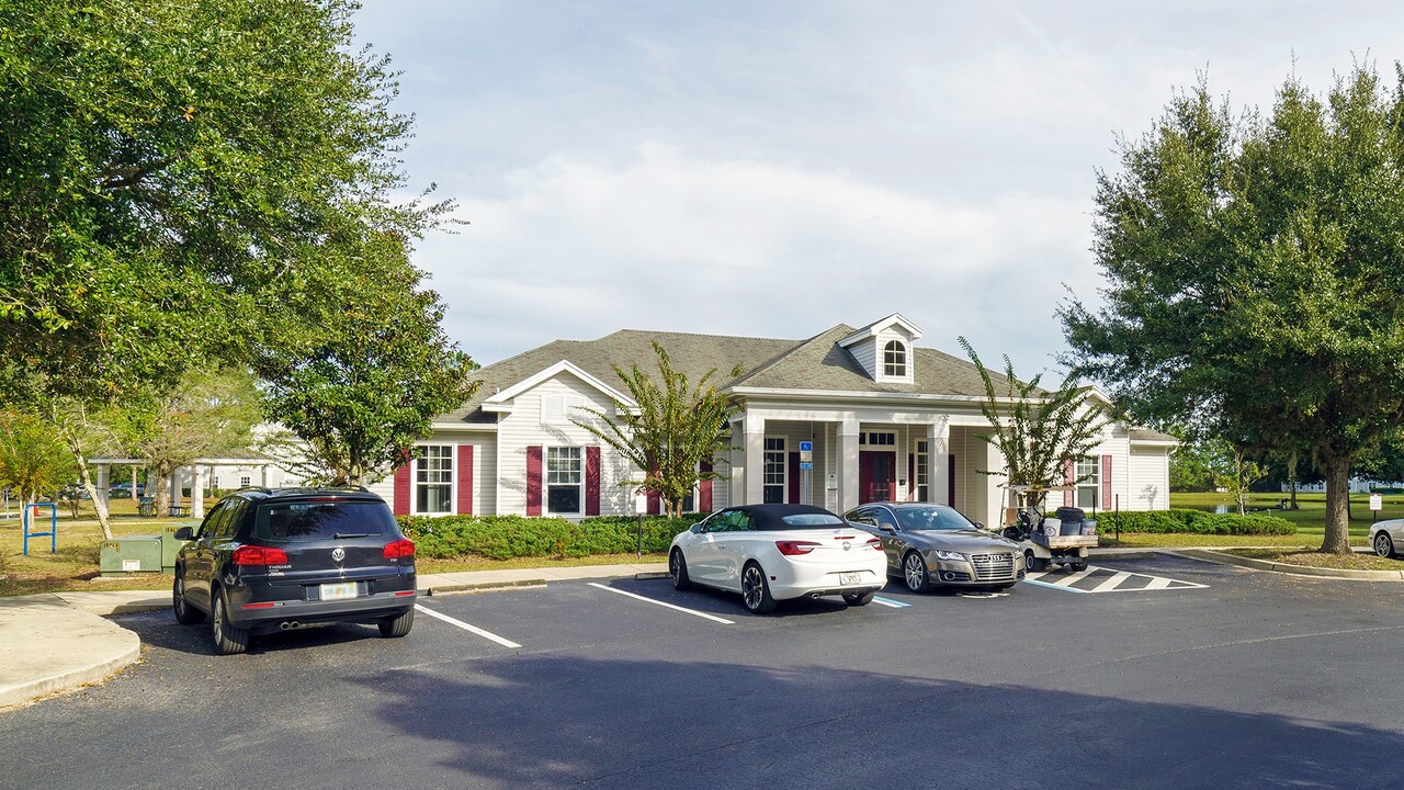 Oaks at St. John in Ponte Vedra Beach, FL - Foto de edificio