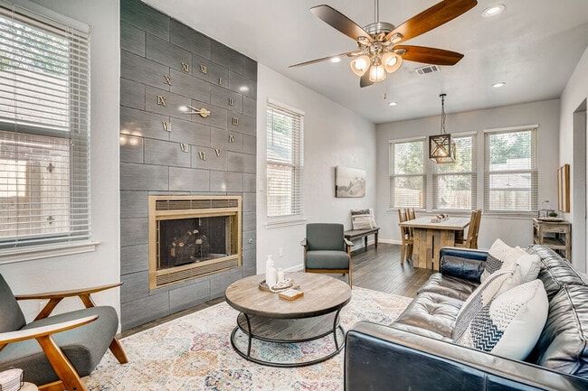 2201 Rosemary Ln in Round Rock, TX - Building Photo - Building Photo