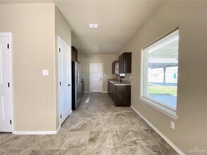 8 Nightingale Ave in McAllen, TX - Building Photo - Building Photo
