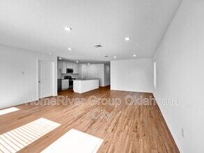 2004 Alpine Bch Ln in Oklahoma City, OK - Building Photo - Building Photo