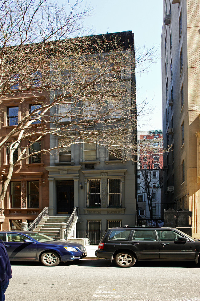 7 West 84th Street in New York, NY - Building Photo - Building Photo