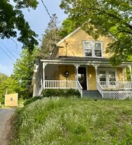 630 Prospect Ave in Rumford, ME - Building Photo