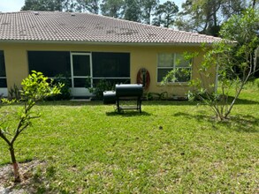 160 Fenimore Ln in Palm Coast, FL - Foto de edificio - Building Photo