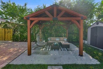 2320 NE 51st St in Lighthouse Point, FL - Building Photo - Building Photo
