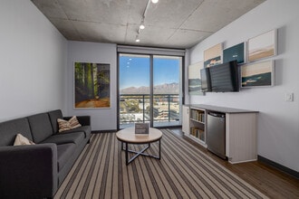 Malibu in Tucson, AZ - Building Photo - Interior Photo