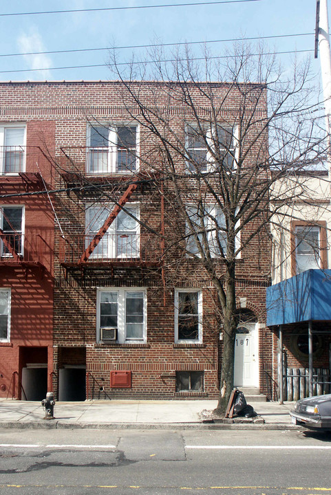 187 City Island Ave in Bronx, NY - Building Photo