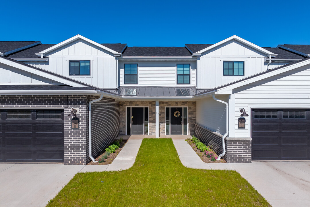 Woodstock Village in Oshkosh, WI - Building Photo