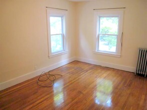 33 Chester St in Somerville, MA - Building Photo - Building Photo
